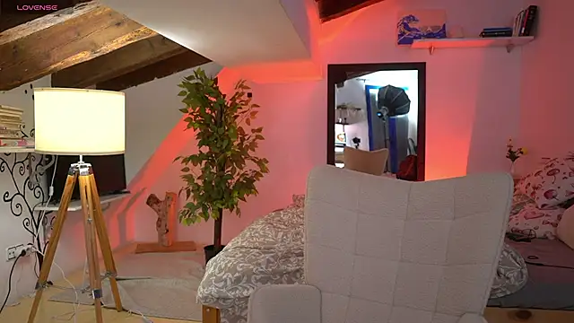 LexieLoree online show from February 13, 2026, 4:12 am