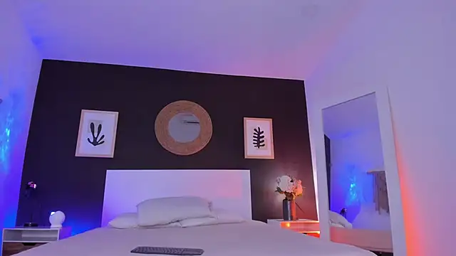 VioletPaket online show from October 12, 2025, 1:34 pm