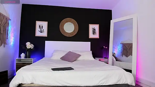 Snapshot of VioletPaket chatting on February 24, 2026, 12:17 pm VioletPaket online show from February 24, 2026, 12:17 pm