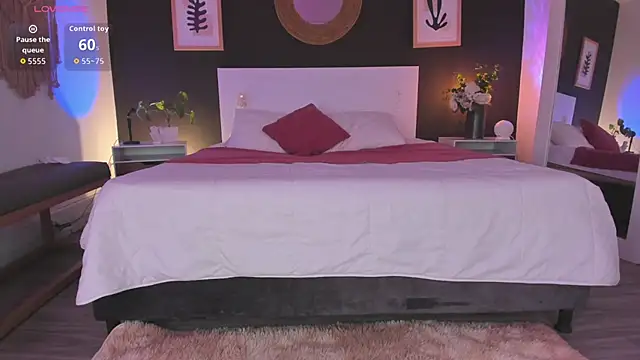 VioletPaket online show from June 14, 2026, 12:39 pm