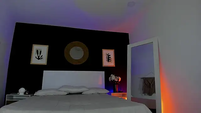 VioletPaket online show from January 5, 2026, 5:27 pm