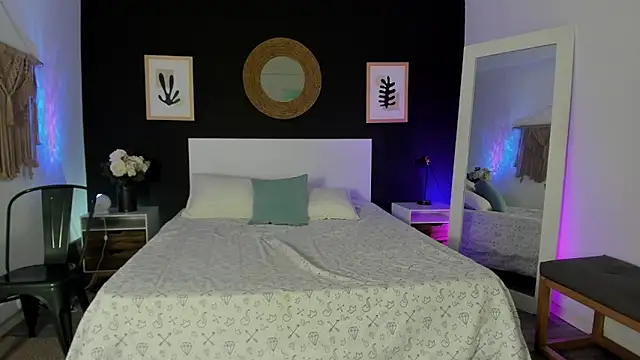 Snapshot of VioletPaket chatting on February 11, 2026, 11:43 am VioletPaket online show from February 11, 2026, 11:43 am