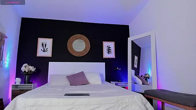 Snapshot of VioletPaket chatting on February 21, 2026, 12:18 pm VioletPaket online show from February 21, 2026, 12:18 pm