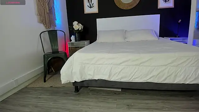 Snapshot of VioletPaket chatting on February 14, 2026, 1:11 pm VioletPaket online show from February 14, 2026, 1:11 pm