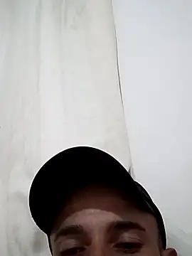 Snapshot of ROLA20cmkkkk chatting on March 18, 2025, 7:33 pm ROLA20cmkkkk online show from March 18, 2025, 7:33 pm