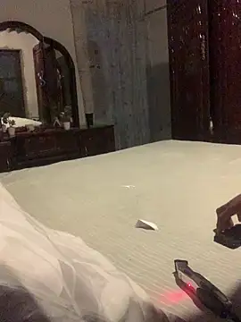 Snapshot of DManL chatting on December 21, 2025, 9:04 pm DManL online show from December 21, 2025, 9:04 pm