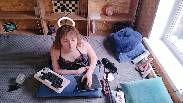 MiniNatalie online show from May 24, 2026, 8:03 am