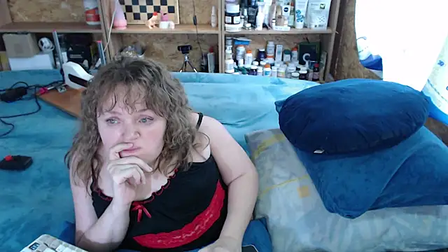 MiniNatalie online show from October 6, 2025, 9:32 am