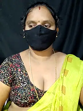 vintage-vibs online show from October 7, 2025, 5:47 pm