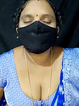 vintage-vibs online show from October 8, 2025, 5:57 pm