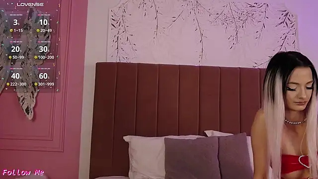 PinkySparks online show from April 22, 2026, 6:04 pm