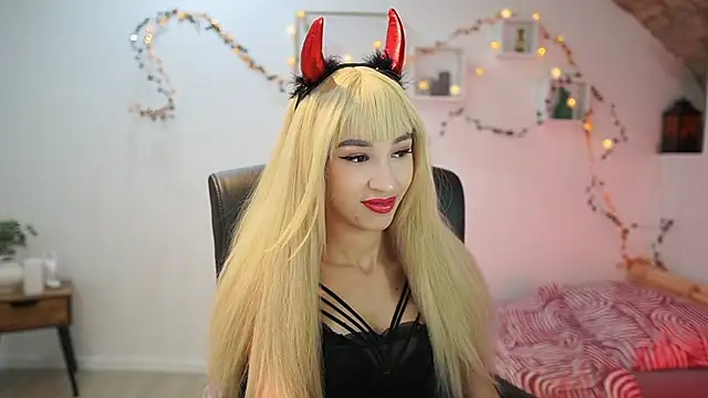 Amai  Liu online show from October 31, 2025, 7:10 pm