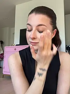 Snapshot of Mia-Minou chatting on March 5, 2026, 11:18 am Mia-Minou online show from March 5, 2026, 11:18 am