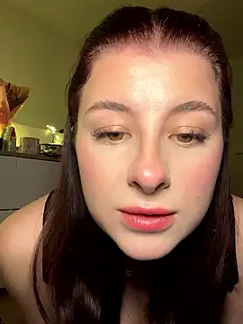 Mia-Minou online show from January 12, 2026, 8:47 pm