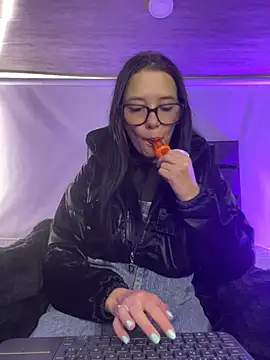 Isabella 21x online show from July 8, 2026, 12:50 pm