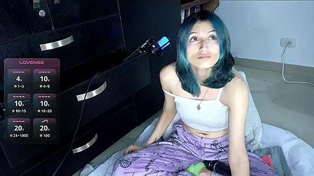 Camila---torres online show from October 5, 2025, 2:13 am