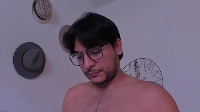 Snapshot of Pauldiazz chatting on April 5, 2026, 9:32 pm Pauldiazz online show from April 5, 2026, 9:32 pm