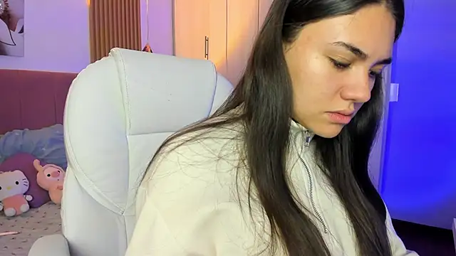 mia nevaeh online show from October 27, 2025, 9:16 pm