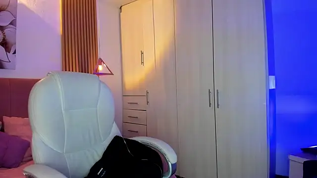 mia nevaeh online show from January 9, 2026, 8:38 pm