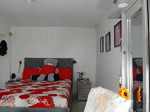 Corina hot online show from September 17, 2025, 8:55 pm