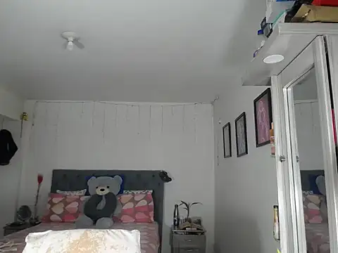 Corina hot online show from October 9, 2025, 8:53 pm