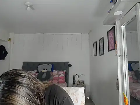 Corina hot online show from October 4, 2025, 8:54 pm