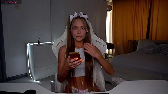 Evelinka online show from July 28, 2026, 12:34 pm