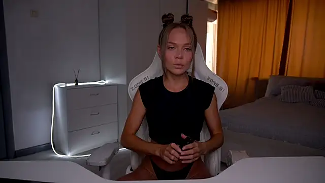 Evelinka online show from June 13, 2026, 8:56 am
