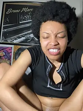 KimiAqua online show from February 26, 2025, 9:33 am