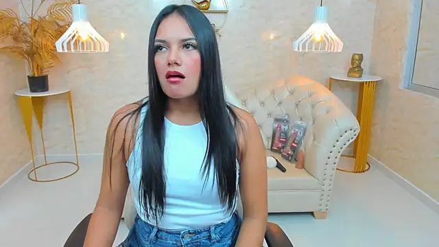 LYA SWEETX online show from September 19, 2025, 3:43 am