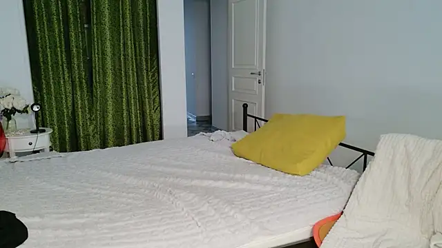 VioletCatt online show from June 17, 2026, 5:51 am