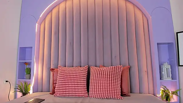 AmyPalmmer online show from October 13, 2025, 11:45 am