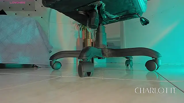 charlotte  grey online show from January 7, 2026, 8:25 pm