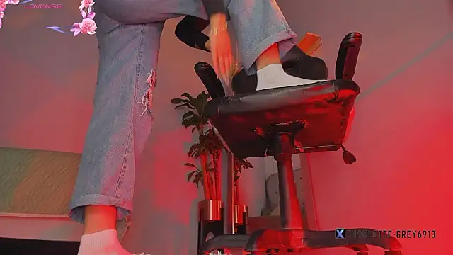 charlotte  grey online show from March 5, 2026, 8:05 pm