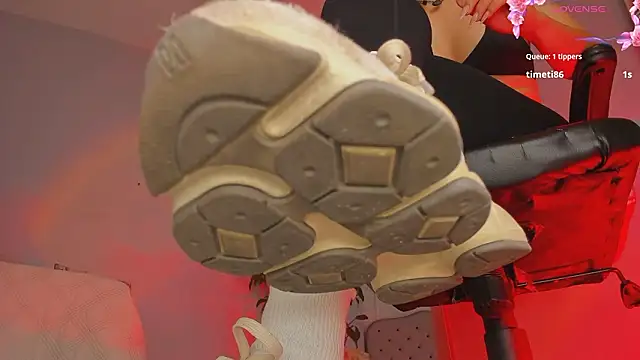 charlotte  grey online show from March 21, 2026, 2:43 pm