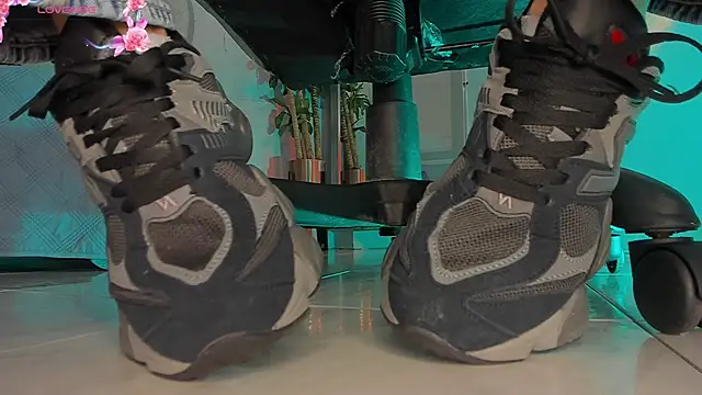 charlotte  grey online show from January 8, 2026, 8:26 pm