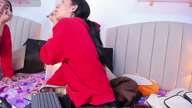 Mia thompson 19 online show from October 6, 2025, 10:32 pm