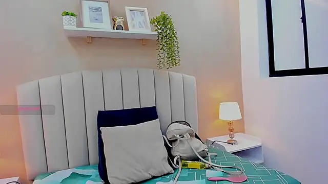 Mia thompson 19 online show from June 24, 2026, 7:33 pm