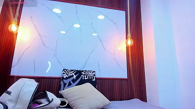 Mia thompson 19 online show from March 6, 2026, 8:26 pm