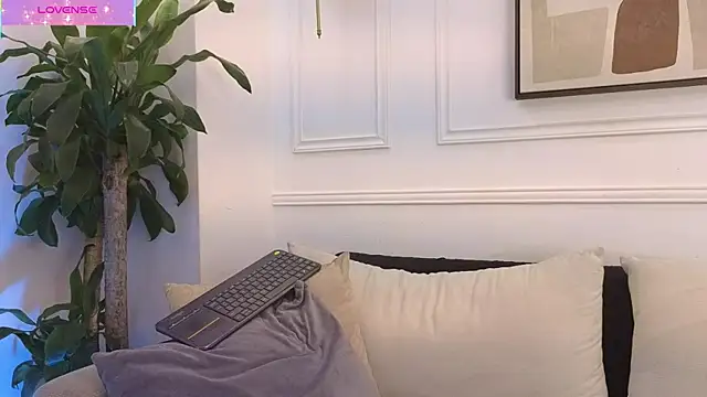 Mia thompson 19 online show from March 3, 2026, 7:32 pm