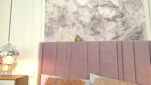 SabrinaDevill online show from December 22, 2025, 1:11 pm