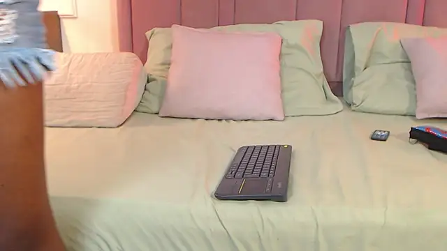 Snapshot of SabrinaDevill chatting on June 3, 2026, 2:33 pm SabrinaDevill online show from June 3, 2026, 2:33 pm