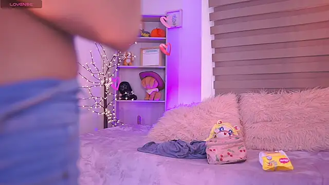 madelyn rose  online show from September 11, 2025, 2:11 am