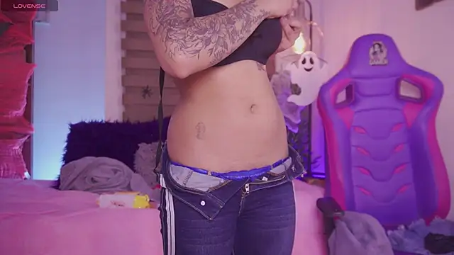 madelyn rose  online show from October 22, 2025, 1:49 am