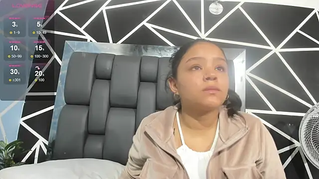 Tiffanny Rose  online show from January 11, 2025, 5:29 pm