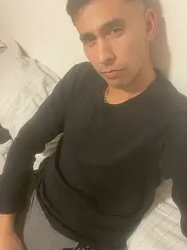 hothornyboy28 online show from January 23, 2025, 12:57 am