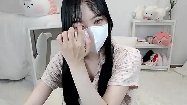 momo room online show from June 14, 2026, 6:03 am