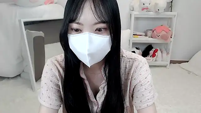 momo room online show from June 15, 2026, 10:59 am