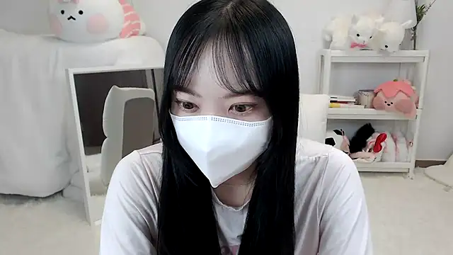 momo room online show from June 11, 2026, 11:18 am