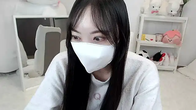 momo room online show from May 3, 2026, 11:15 am
